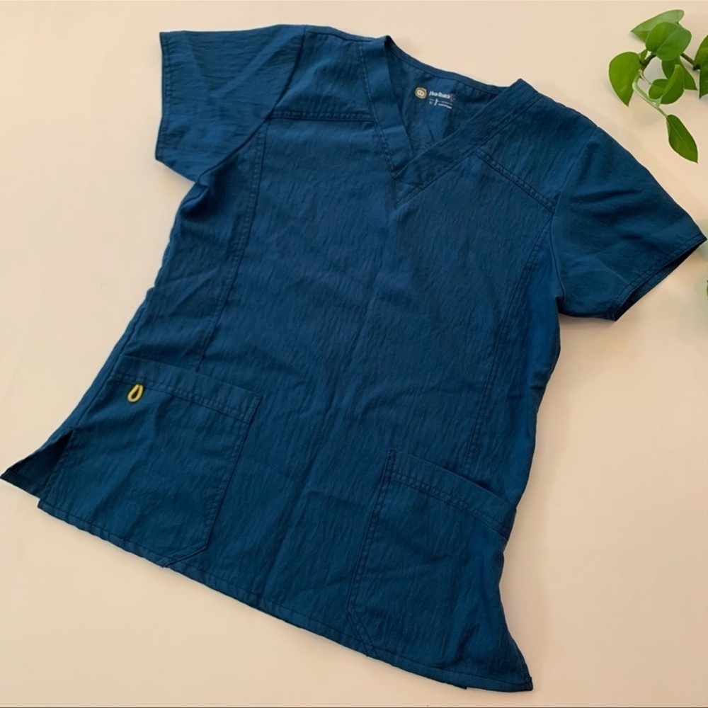 Wonder wink 4 way stretch scrub top